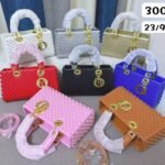 Cross-border women's fashion high-end texture factory handbag small square bag new niche shoulder bag casual crossbody bag