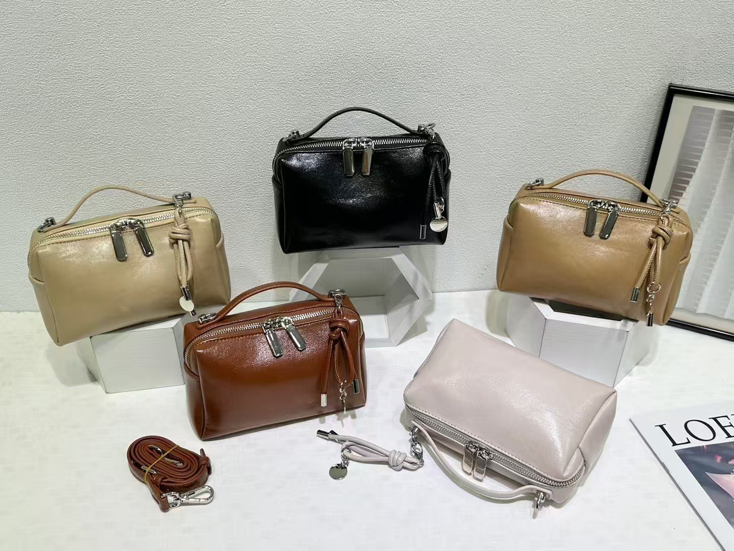 微信图片_20260506213153_112_5 Original design women's bag, fashionable new style shoulder crossbody handheld ladies bag, factory direct supply - Image 1